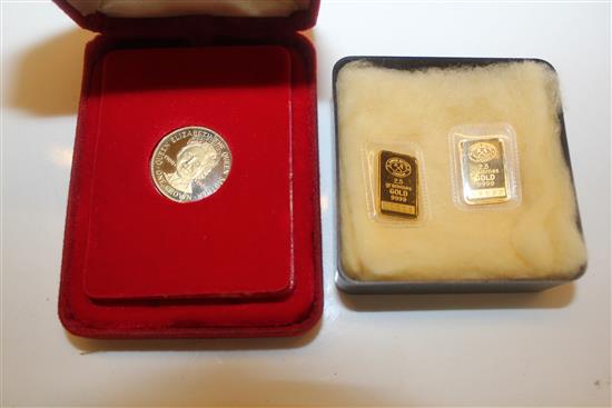 Two 2.5g gold ingots and isle of man gold commemorative coin